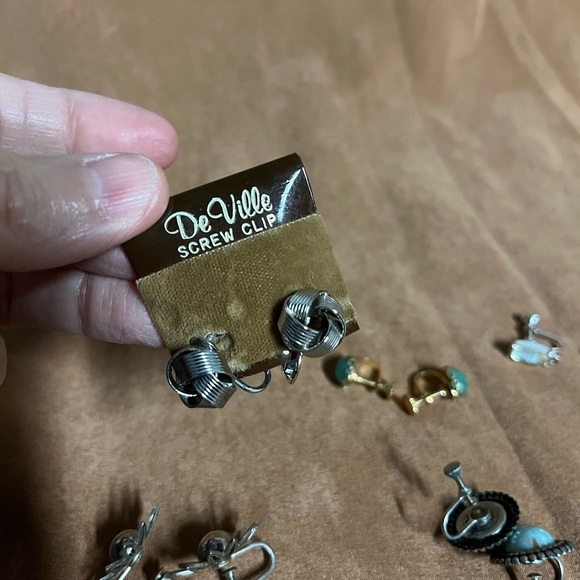 Lot of 14 vintage clip on or screw back earrings. Great condition and designs - Picture 12 of 16